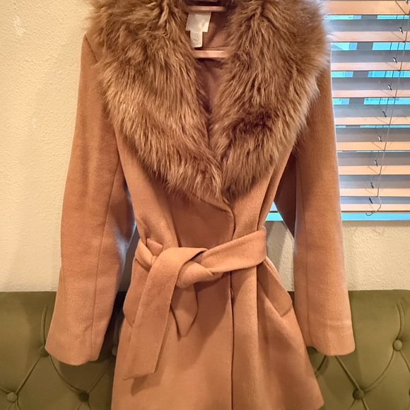 H&M Jackets & Blazers - H&M Tan Coat with Faux Fur Collar